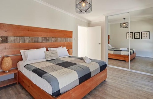 Coles Bay Apartment | Whale Watcher 2