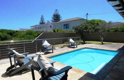 Sandbaai Villa | Whalesong Villa