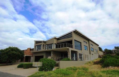 Sandbaai Villa | Whalesong Villa