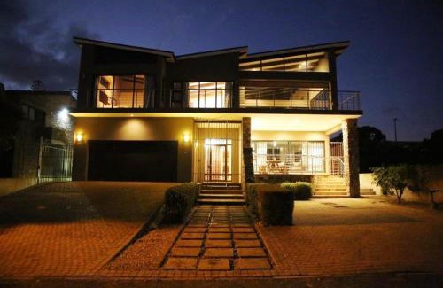 Sandbaai Villa | Whalesong Villa