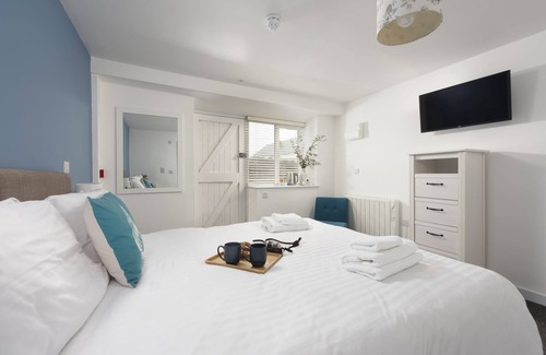 St Just Hotel | Wheal Owls, B&B - a hotel room that sleeps 2 guests in 1 bedroom
