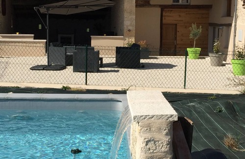 Cahuzac-sur-Vere Cottage | When it comes to B&Bs in the heart of the vineyards, this one's got it all!