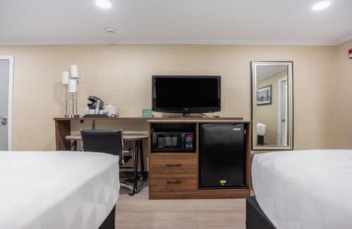 Plainview House | Whether working or relaxing, our room is the perfect place to revive and stay!