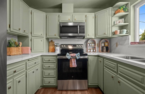 Upland House | Whimsical 2 bedroom in Inland Empire! Close to ONT airport, shopping,theme parks