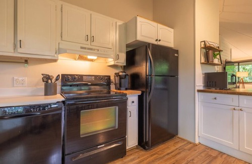 Wolf Laurel Cabin | Whimsical Mountain Roundhouse Among the Trees