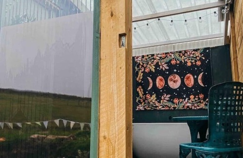 Mabe Cabin | Whimsical Wagon with Huge Outdoor Bathtub