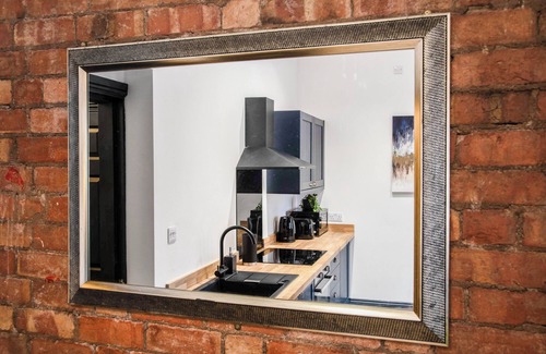 Worcester Apartment | WhiskAwayStays No. 58 Studio No 4