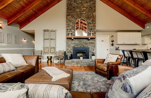 Barnardsville House | Whiskey Rock | Private Estate on 50 acres | 2 Ponds and Spectacular Views