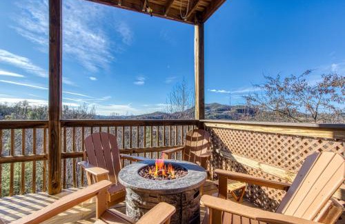 Wears Valley House | Whiskey's mountain lodge, Mtn Views, Hot Tub, 560 FREE tickets each paid day
