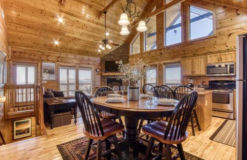 Wears Valley House | Whiskey's mountain lodge, Mtn Views, Hot Tub, 560 FREE tickets each paid day