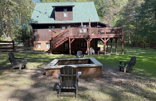 McLeansville Cabin | Whisper Chalet w/exterior jacuzzi , fire pit, fenced in outdoor space, privacy, free onsite parking