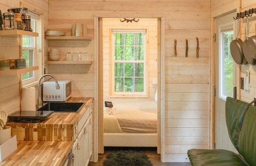 Sylva House | "Whisper Woods" Resort | cozy, has sauna, near BRP