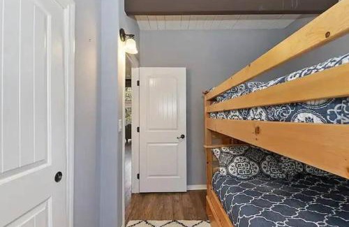 Lake Arrowhead House | Whispering Pines A-Frame, Pool Table, 2 Patios!