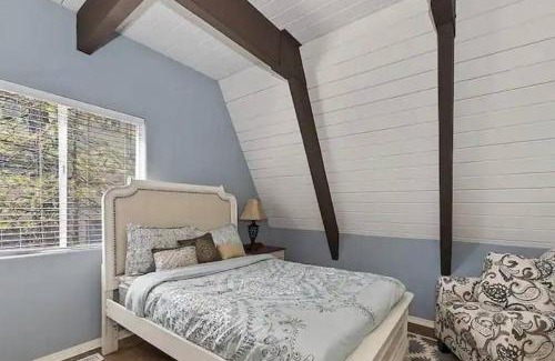Lake Arrowhead House | Whispering Pines A-Frame, Pool Table, 2 Patios!