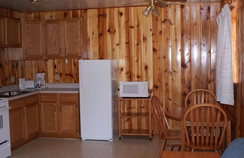 Pinetop-Lakeside Cabin | Whispering Pines - Cabin 33 (Spa Tub)