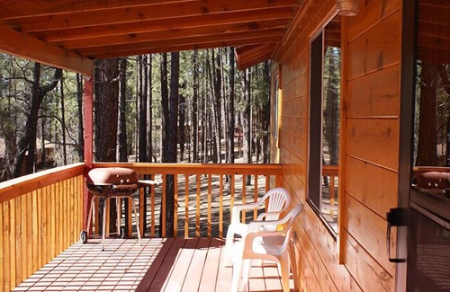 Pinetop-Lakeside Cabin | Whispering Pines - Cabin 33 (Spa Tub)