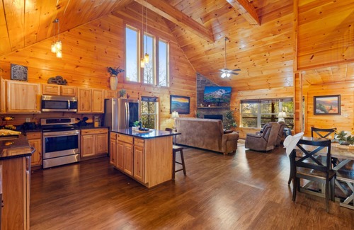 Gatlinburg - Pigeon Forge Cabin | Whispering Pines Retreat By Ghosal Luxury Lodging