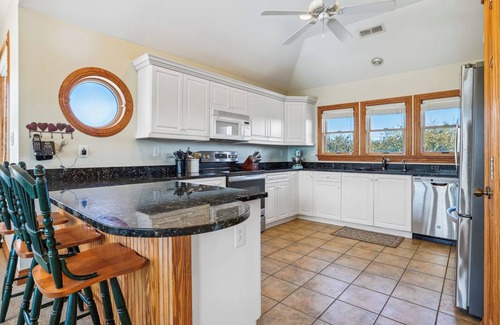 Duck House | Whispering Waves - 5 BR Oceanside Home in Duck w/Private Pool, Dogs Allowed