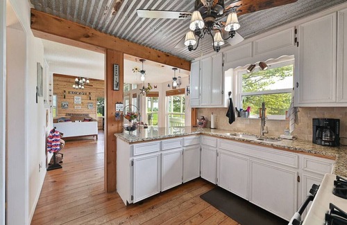 Smithville Apartment | Whispering Winds~ Kayaking, Tubing, Fishing and Fun!