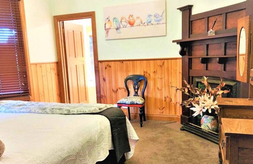 Maryborough House | Whispering Woods/Heated Pool/Sauna/2King beds/Pets