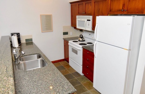 Nordic Estates House | Whistler Getaway with Mountain Views – Ski & Bike from Your Door