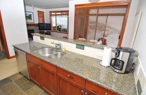 Nordic Estates House | Whistler Getaway with Mountain Views – Ski & Bike from Your Door