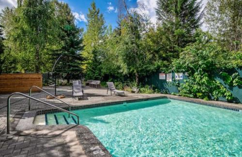 Whistler Creekside House | WhistlerCreekLodge 208