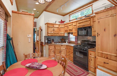 Todd Cabin | Whistling Lumberjack, Aunt Susie's Raystown Lake