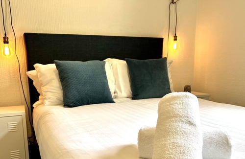 Whitchurch House | Whitchurch House by Switchback Stays