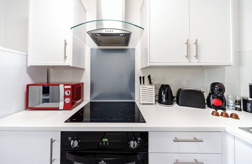 Gabalfa Apartment | Whitchurch Road Retreat in Cardiff