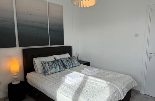 Agios Tychon Apartment | White 1-bdr apartment Agyos Tychonas