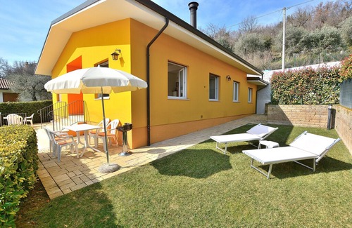 Marciaga Apartment | White Apartment In Marciaga Di Costermano