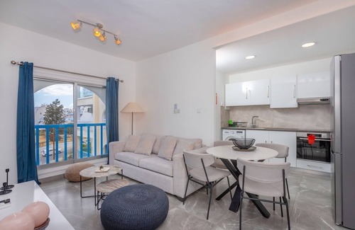 Agios Tychon Apartment | White Arches Sea View Apt No 2
