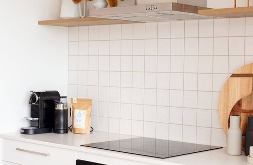 White Beach House | White Beach Retreat - Luxe Waterviews