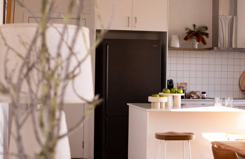 White Beach House | White Beach Retreat - Luxe Waterviews