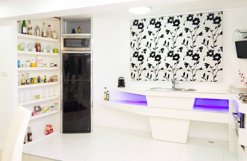 Pratumnak Hill House | White Elegance with a Touch of Modern