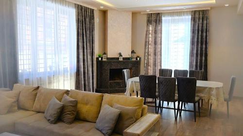 Tsaghkadzor Villa | White Family House
