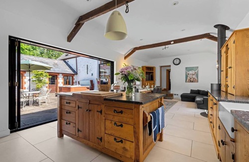 Abergavenny House | White Horse Farmhouse