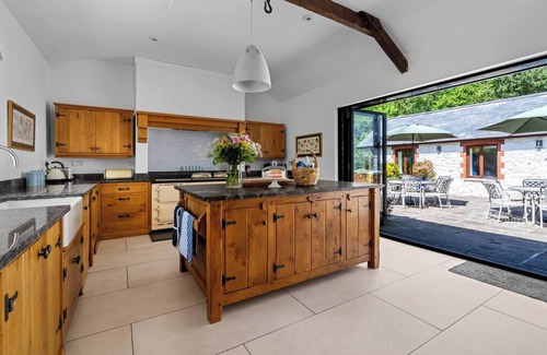 Abergavenny House | White Horse Farmhouse