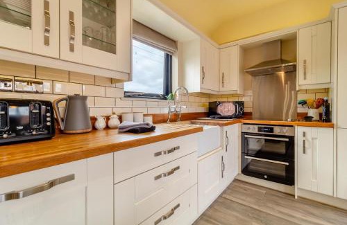 Halesworth House | White House Lodges - Avocet