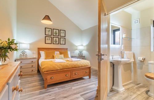 Halesworth House | White House Lodges - Napier