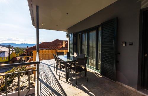 Konitsa Apartment | White lavender house