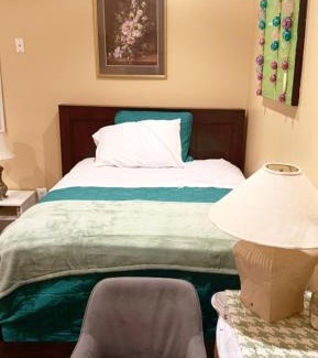 Bowie Bed & Breakfast | White light retreat
