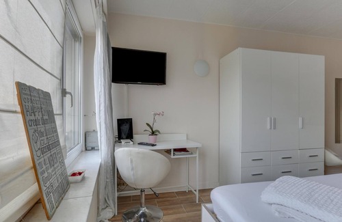 Gare Apartment | White, luxery city center Apartment, 24 hrs SELF CHECK IN