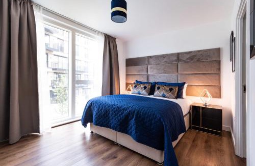 Stratford Apartment | White Marble Tranquility, Park Side Life