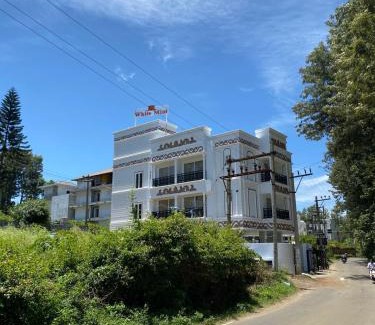 Yercaud Hotel | White Mint