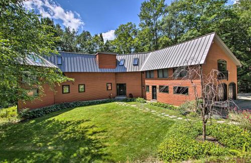 Thornton House | White Mountain Escape with Separate In-Law Suite!