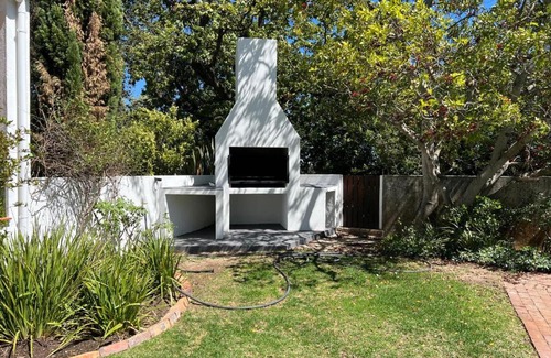 Paarl Apartment | White Pinotage Manor House - Mellasat Wines