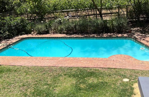 Paarl Apartment | White Pinotage Manor House - Mellasat Wines