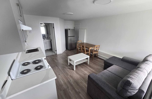 White Rock House | White Rock Beach Suite | Oceanfront suite + Free Parking